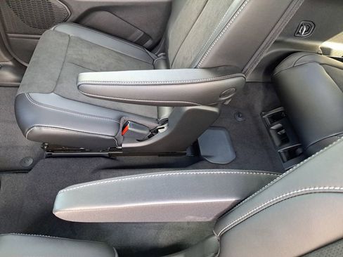 New 2025 Jeep Grand Cherokee L Altitude image 11