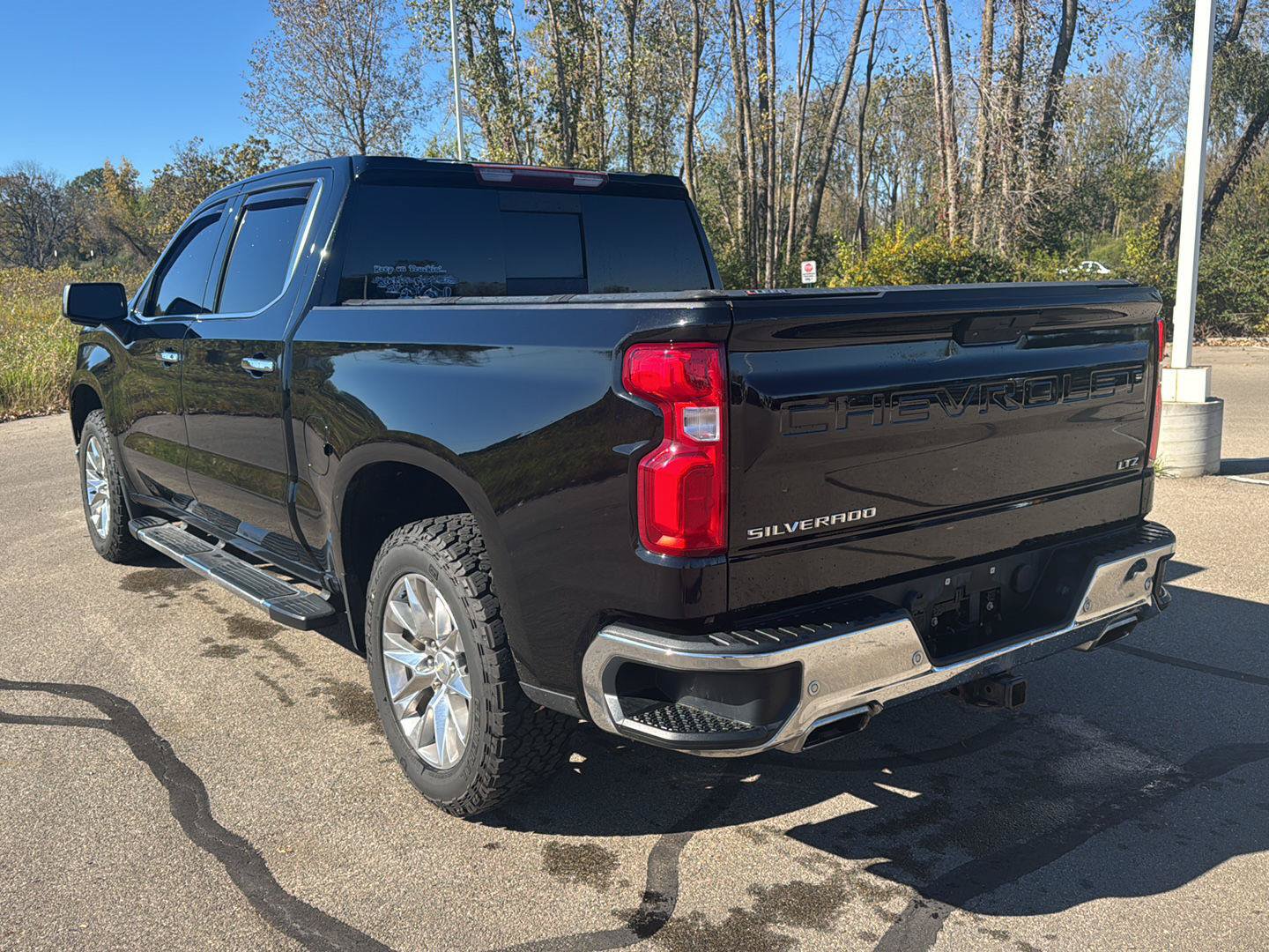 Used 2020 Chevrolet Silverado 1500 LTZ w/ LTZ Premium Package AWD/4WD image 3