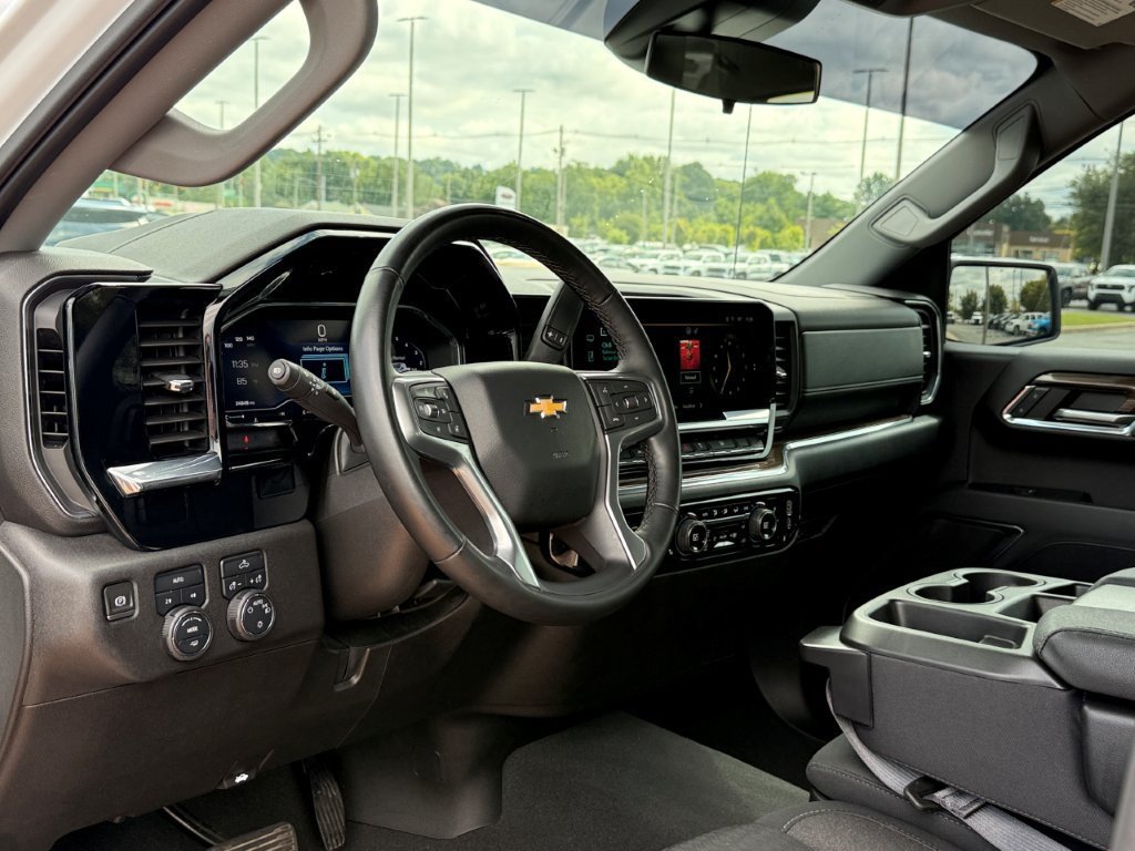 Used 2024 Chevrolet Silverado 1500 LT AWD/4WD image 12