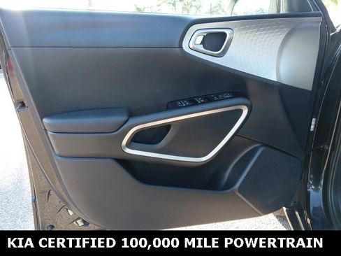Certified 2025 Kia Soul LX image 19