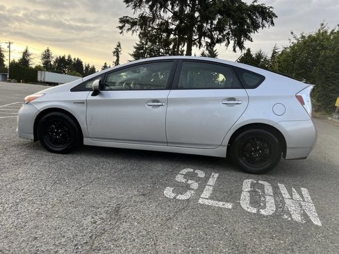 Used 2015 Toyota Prius Four FWD image 8