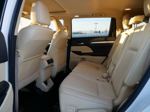 Used 2015 Toyota Highlander XLE image 13