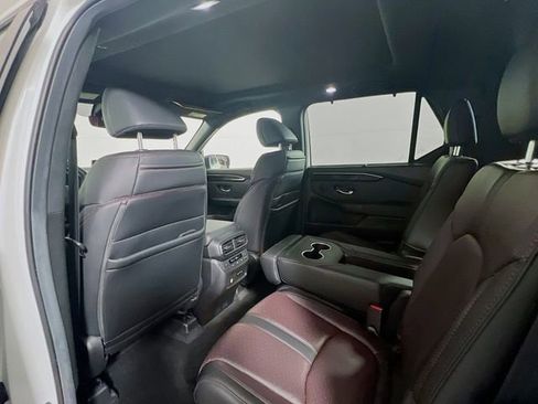 Certified 2025 Honda Pilot Black Edition image 19