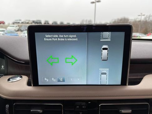 Used 2023 Lincoln Aviator Reserve w/ Equipment Group 201A image 33