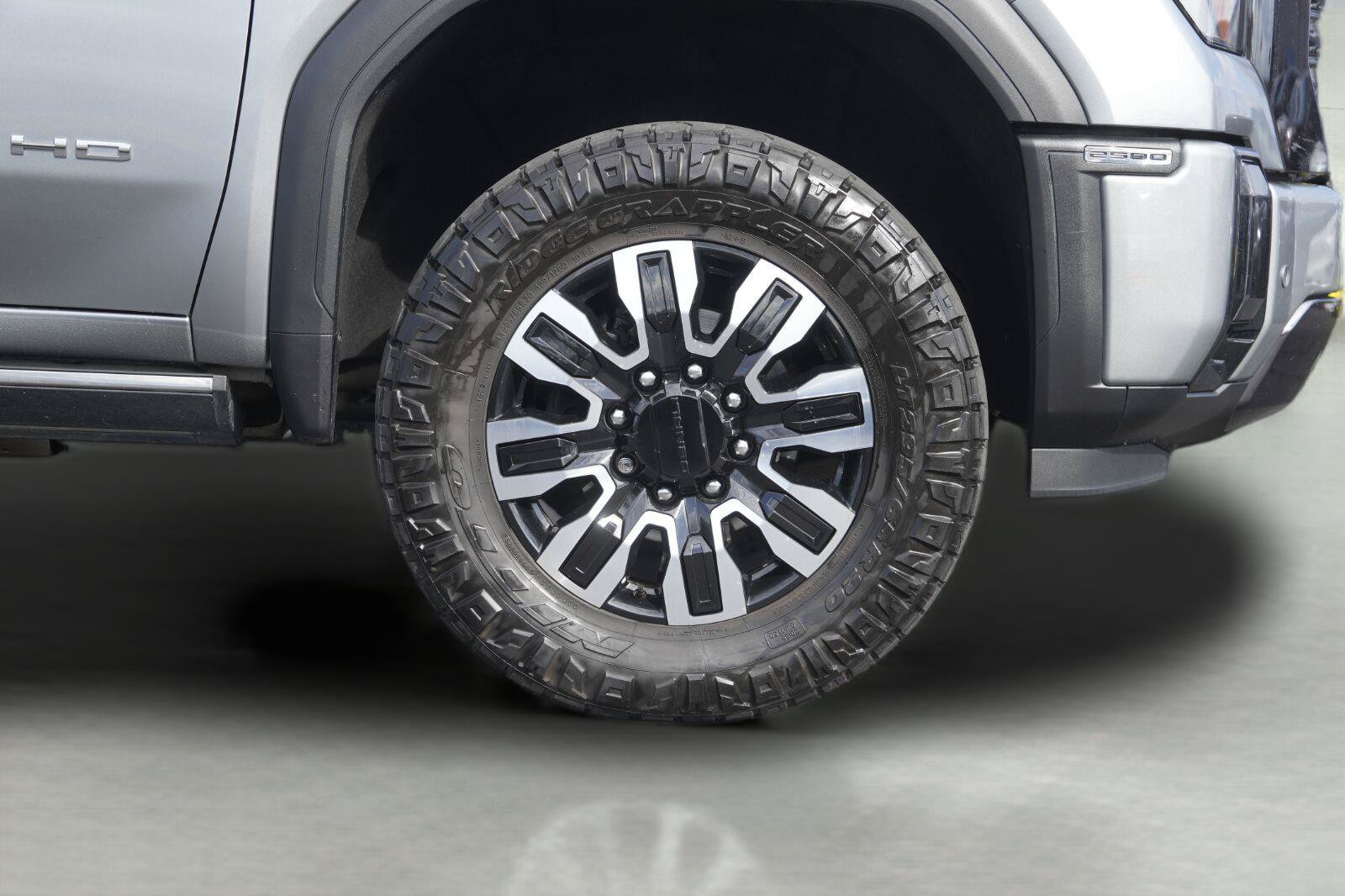 Used 2024 GMC Sierra 2500 Denali Ultimate AWD/4WD image 4