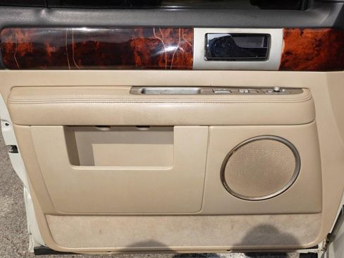 Used 2005 Lincoln Navigator Luxury image 18