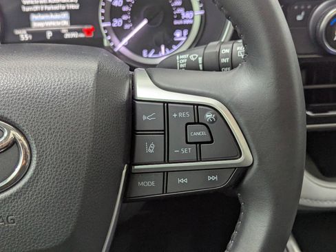 Used 2024 Toyota Highlander XLE image 26