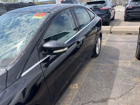 Used 2017 Ford Focus Titanium image 7