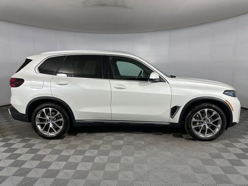 Certified 2024 BMW X5 xDrive40i w/ Premium Package AWD/4WD image 29
