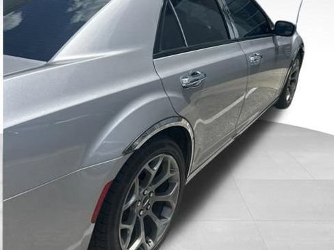 Used 2018 Chrysler 300 S w/ 300S Premium Group RWD image 9