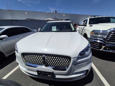 Used 2021 Lincoln Aviator Reserve w/ Equipment Group 210A AWD/4WD image 2