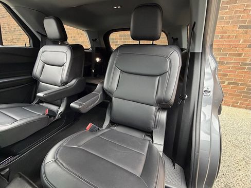 Used 2022 Ford Explorer XLT w/ Equipment Group 202A image 18