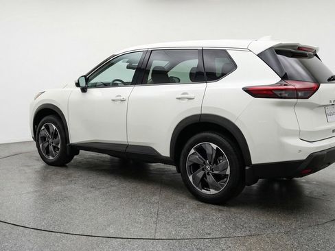 Used 2025 Nissan Rogue SV image 6