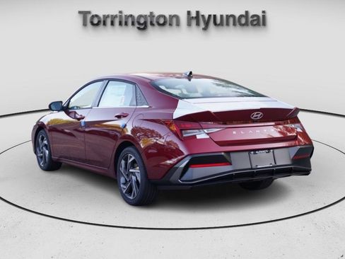 New 2025 Hyundai Elantra Limited w/ Cargo Package image 4