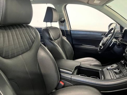 Used 2024 Hyundai Palisade Limited FWD image 11