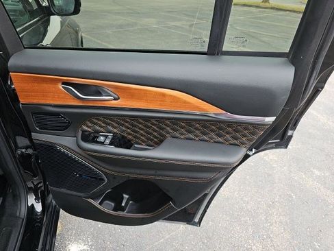 Used 2024 Jeep Grand Cherokee Summit image 17