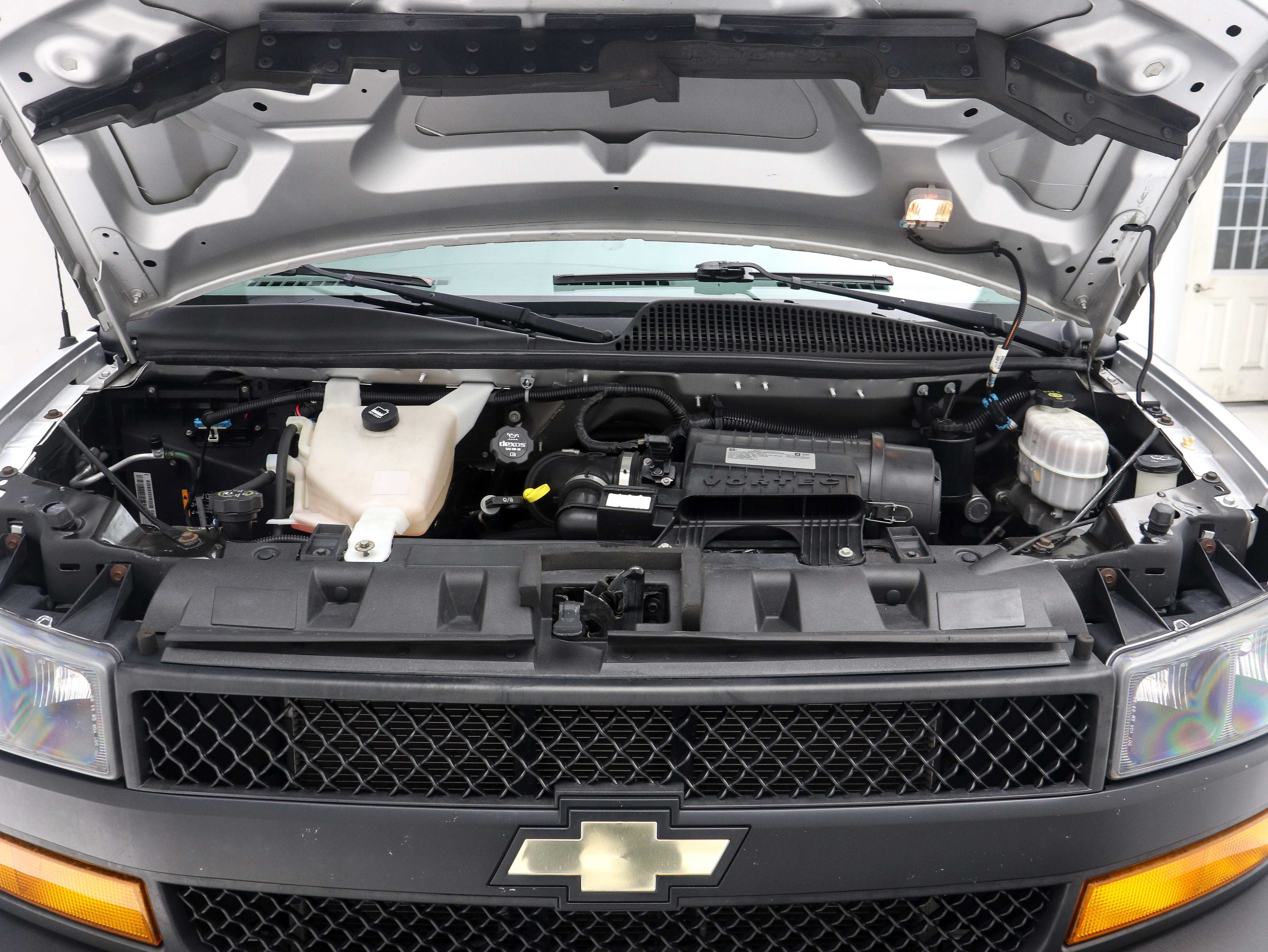Used 2018 Chevrolet Express 2500 LS w/ Driver Convenience Package RWD image 25