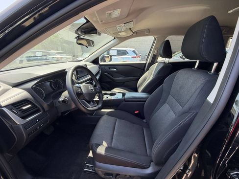 Used 2025 Nissan Rogue SV FWD image 28