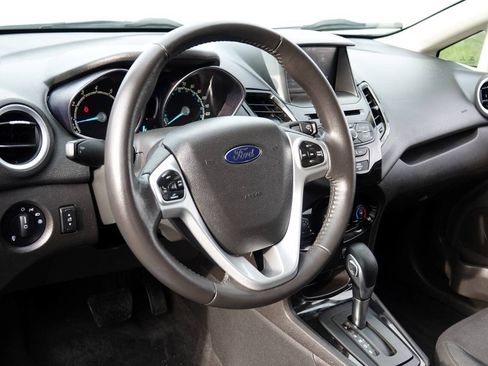 Used 2014 Ford Fiesta SE w/ Equipment Group 201A FWD image 4