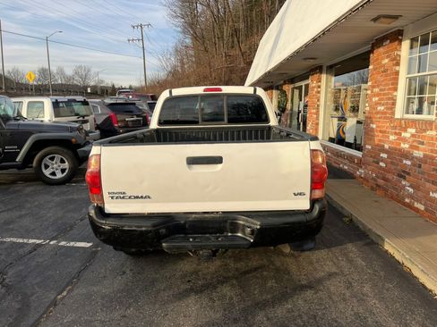 Used 2005 Toyota Tacoma Access 128 V6 Manual 4WD (Nat image 3