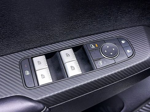 New 2025 Mitsubishi Outlander ES image 9