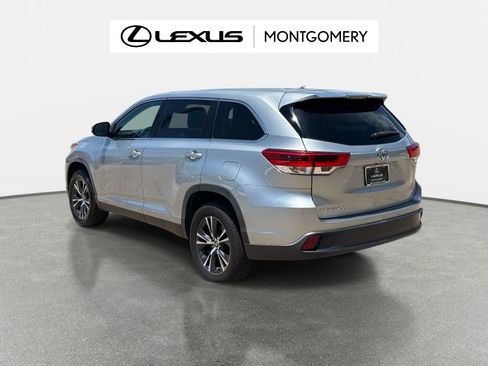Used 2019 Toyota Highlander LE FWD image 5