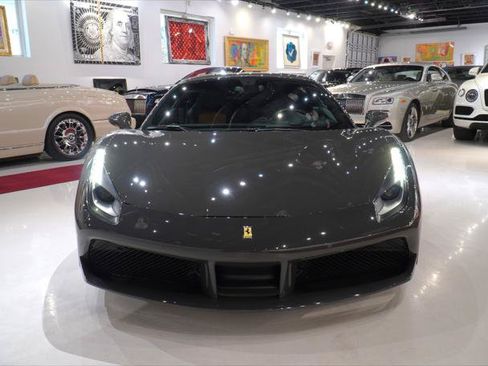 Used 2018 Ferrari 488 GTB RWD image 2