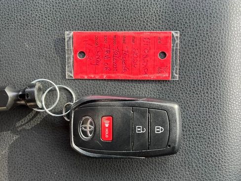 Used 2024 Toyota Tacoma TRD Off-Road image 28