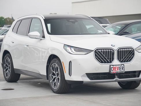 Used 2025 BMW X3 xDrive30i w/ Premium Package image 3