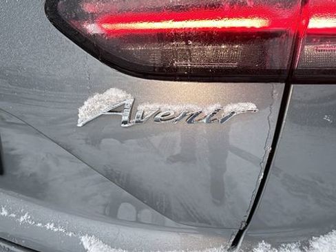 Used 2023 Buick Envision Avenir image 32