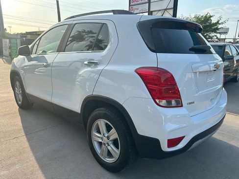 Used 2020 Chevrolet Trax LT w/ LT Convenience Package FWD image 3