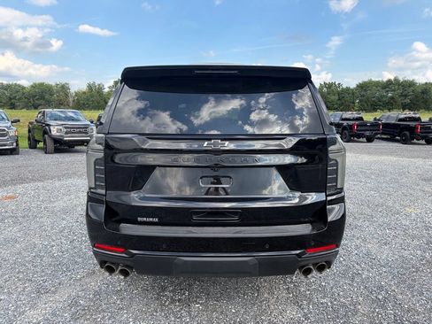 Used 2026 Chevrolet Suburban Z71 w/ Comfort Package AWD/4WD image 9