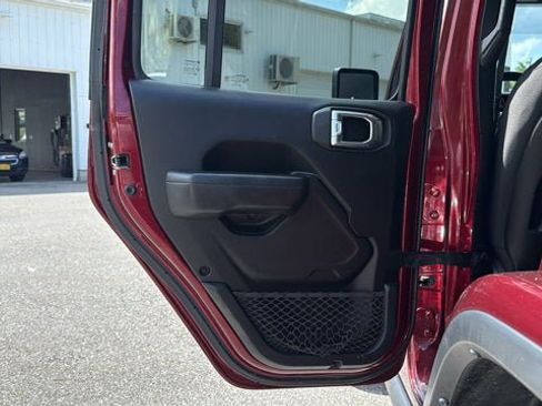 Used 2022 Jeep Wrangler Unlimited Rubicon w/ Dual Top Group AWD/4WD image 24