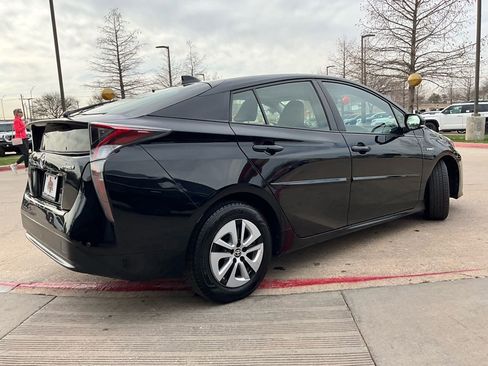 Used 2017 Toyota Prius Four w/ Premium Convenience Package image 5