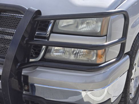 Used 2007 Chevrolet Silverado 1500 LT w/ Crew Cab Value Package image 8