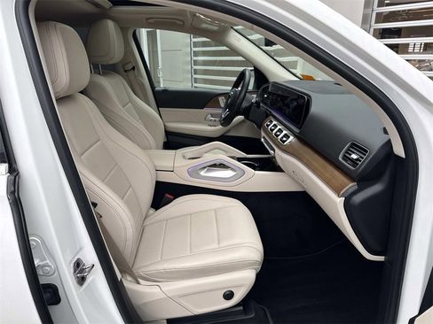 Used 2022 Mercedes-Benz GLE 350 4MATIC w/ Premium Package image 9