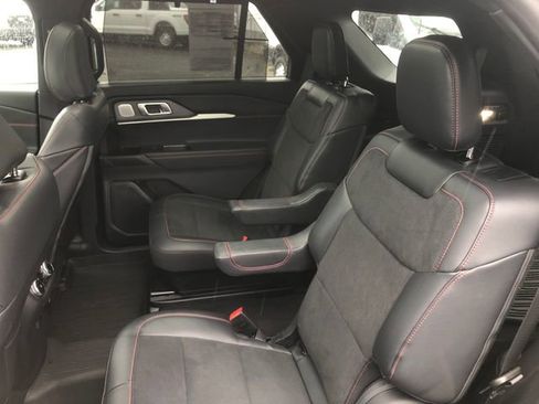 Used 2025 Ford Explorer ST image 27