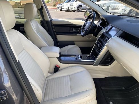 Used 2017 Land Rover Discovery Sport HSE Luxury image 13