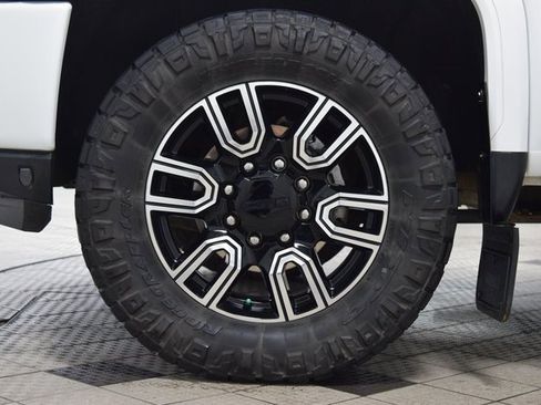 Used 2020 GMC Sierra 2500 AT4 w/ AT4 Premium Package image 29