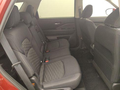 Used 2022 Nissan Pathfinder SV AWD/4WD image 19