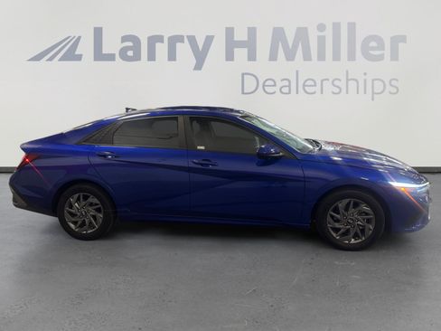 Used 2024 Hyundai Elantra SEL FWD image 6