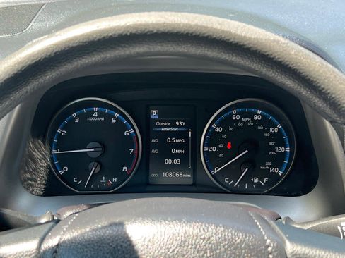 Used 2017 Toyota RAV4 LE AWD/4WD image 17