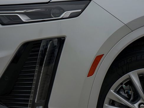 New 2025 Cadillac XT6 Luxury image 27