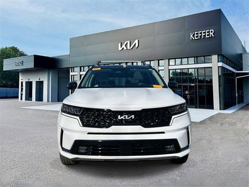 Certified 2022 Kia Sorento SX image 3