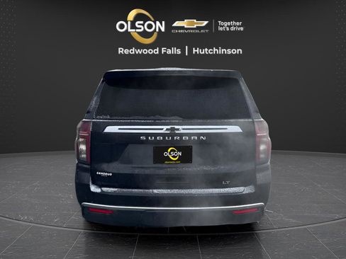 Used 2023 Chevrolet Suburban LT image 4