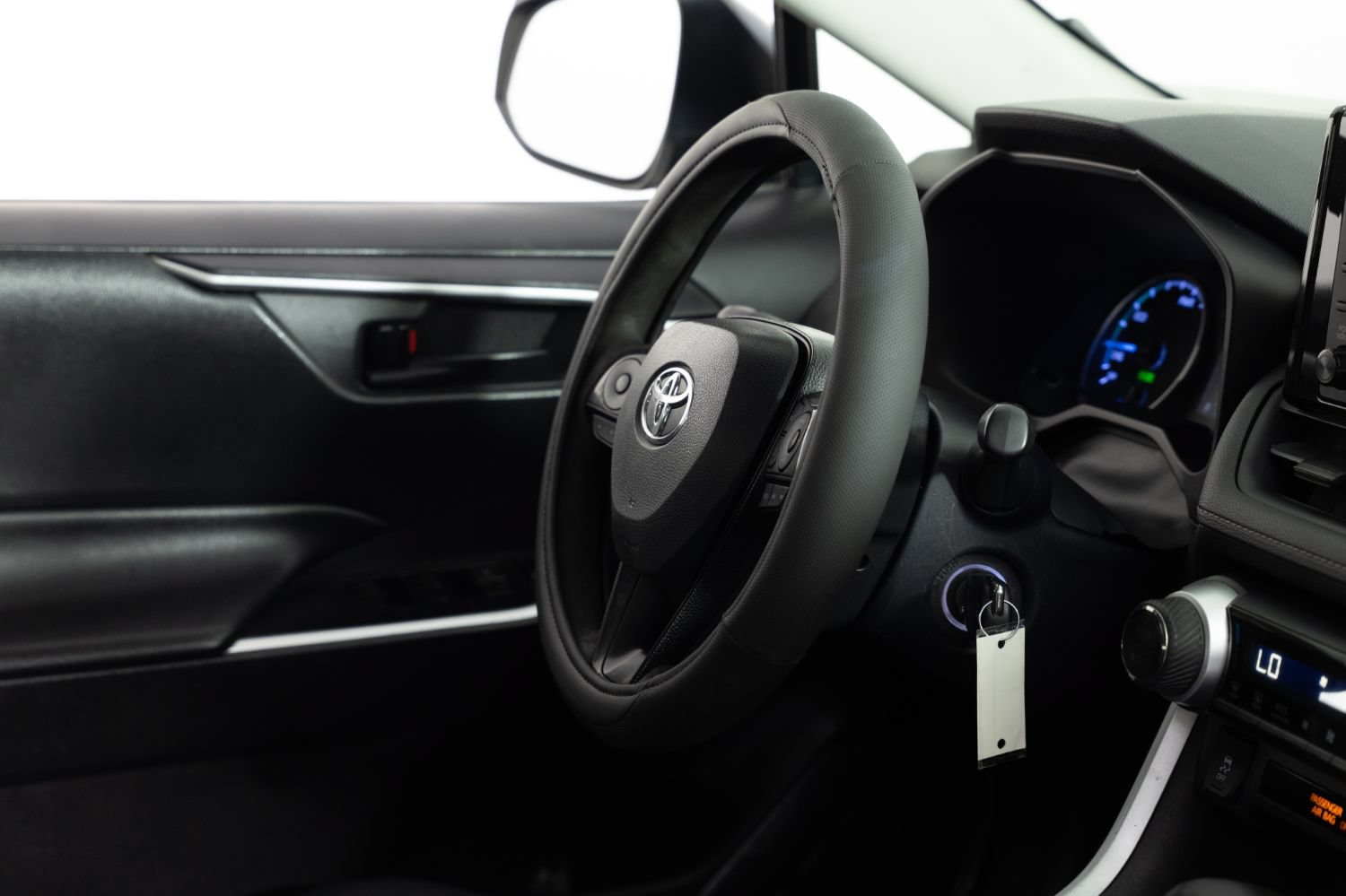 Used 2020 Toyota RAV4 LE w/ All Weather Liner Package AWD/4WD image 23