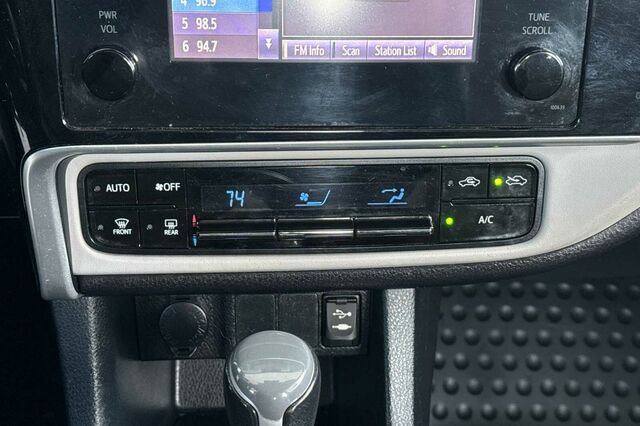Used 2017 Toyota Corolla LE w/ Carpet Mat Package (TMS) FWD image 19