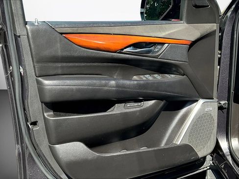 Used 2016 Cadillac Escalade ESV Luxury AWD/4WD image 22