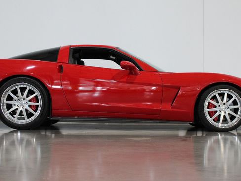 Used 2005 Chevrolet Corvette Coupe w/ Preferred Equipment Group RWD image 34