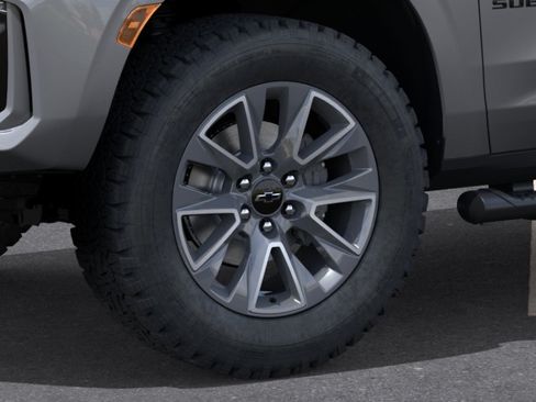 Used 2024 Chevrolet Suburban Z71 w/ Z71 Off-Road Package AWD/4WD image 9